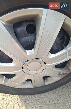 Хэтчбек Chevrolet Aveo 2005 в 