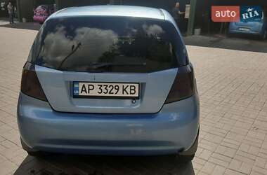 Хэтчбек Chevrolet Aveo 2005 в 