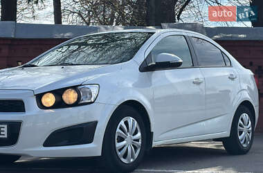 Седан Chevrolet Aveo 2016 в Изюме