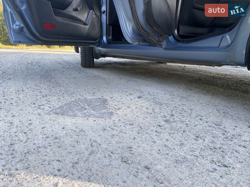 Седан Chevrolet Aveo 2006 в Звягеле