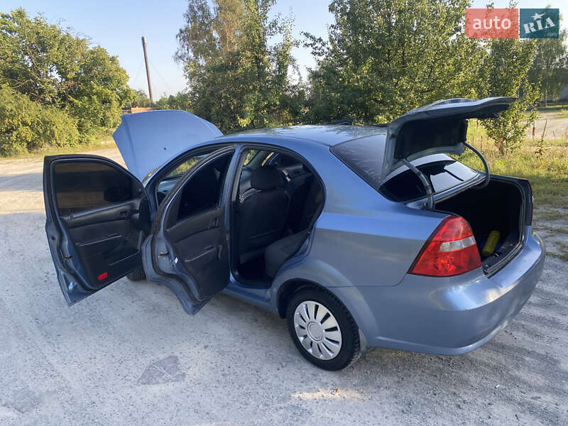 Седан Chevrolet Aveo 2006 в Звягеле