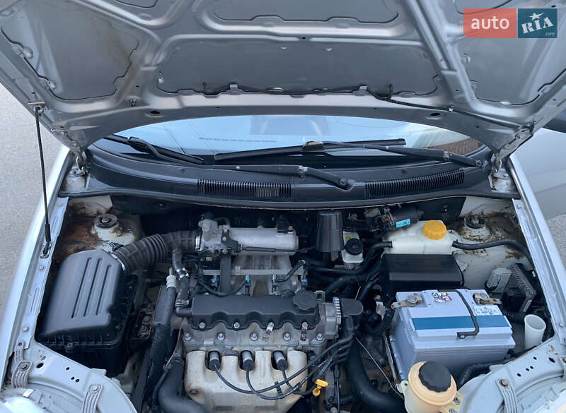 Седан Chevrolet Aveo 2005 в Житомире