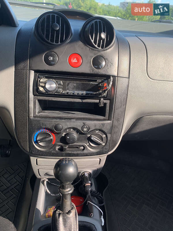 Седан Chevrolet Aveo 2005 в Житомире
