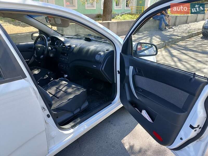 Хетчбек Chevrolet Aveo 2011 в Первомайську
