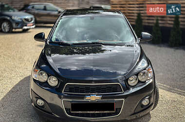 Хэтчбек Chevrolet Aveo 2011 в 