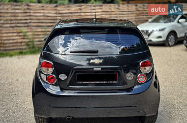 Хэтчбек Chevrolet Aveo 2011 в 