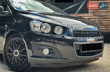 Хэтчбек Chevrolet Aveo 2011 в 