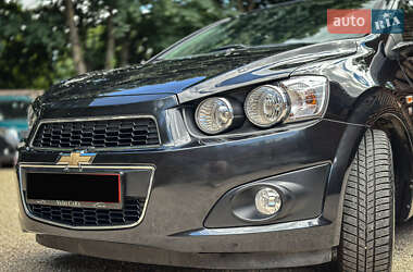 Хэтчбек Chevrolet Aveo 2011 в 