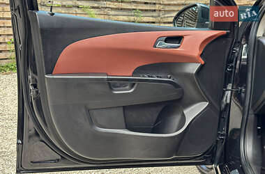Хэтчбек Chevrolet Aveo 2011 в 