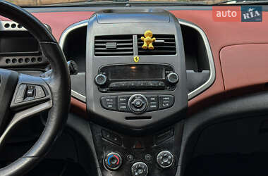 Хэтчбек Chevrolet Aveo 2011 в 