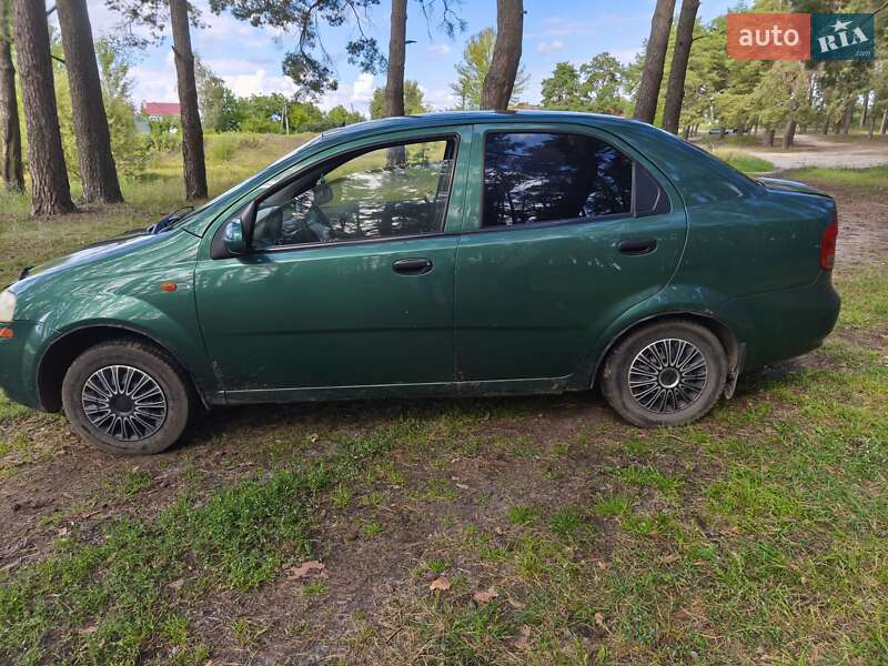 Седан Chevrolet Aveo 2004 в Сумах
