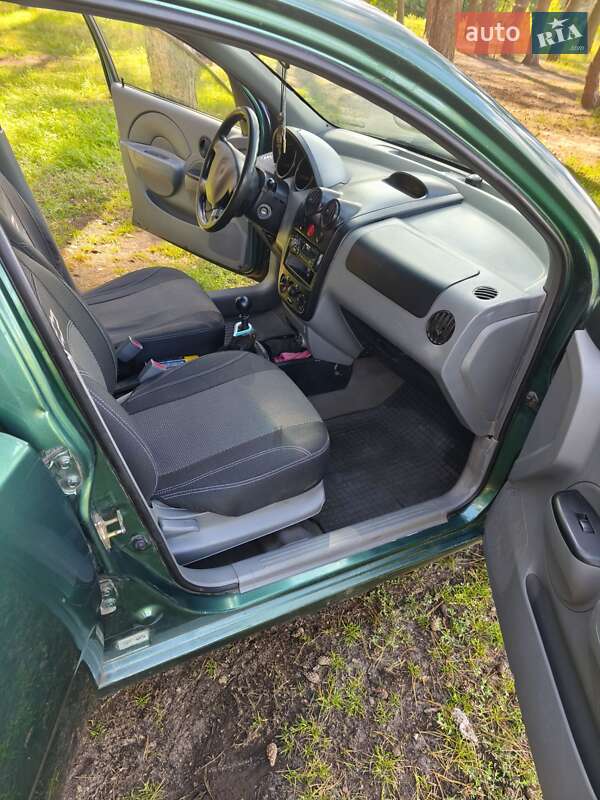 Седан Chevrolet Aveo 2004 в Сумах