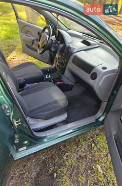 Седан Chevrolet Aveo 2004 в  фото 20 Седан Chevrolet Aveo 2004 в