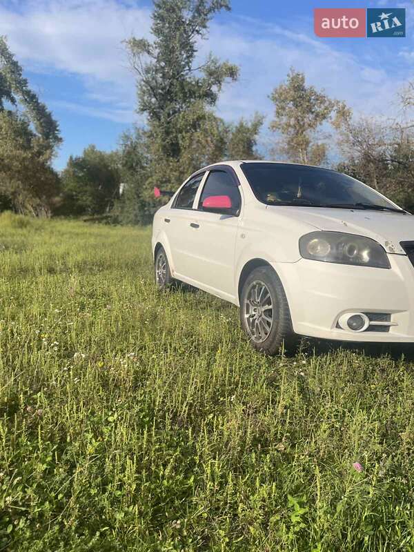 Седан Chevrolet Aveo 2008 в Києві