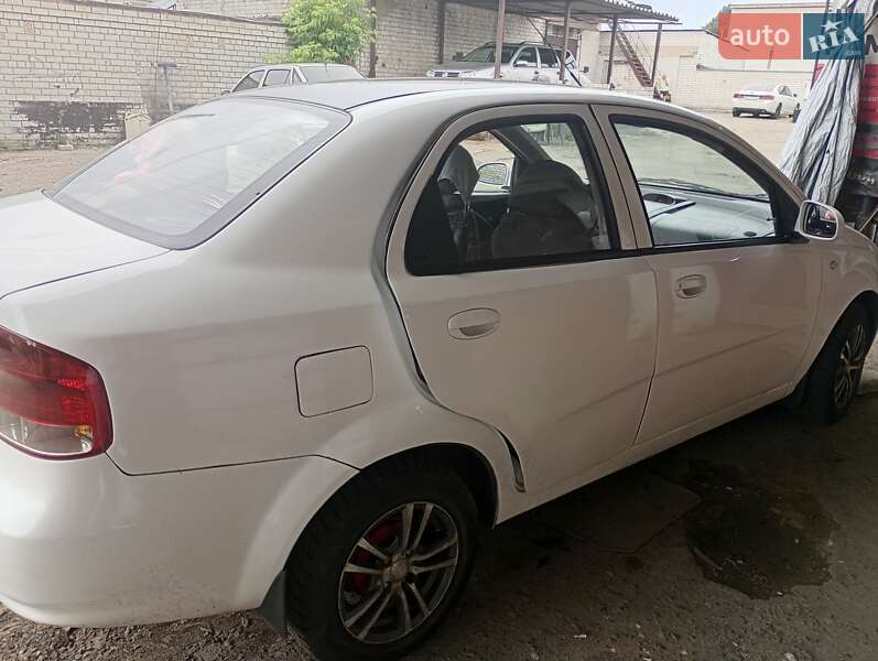 Седан Chevrolet Aveo 2006 в Киеве
