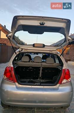 Хэтчбек Chevrolet Aveo 2005 в 