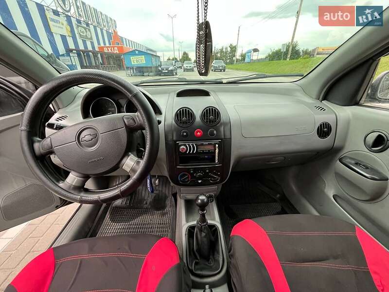 Седан Chevrolet Aveo 2005 в Шепетівці