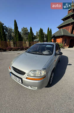 Седан Chevrolet Aveo 2003 в Днепре