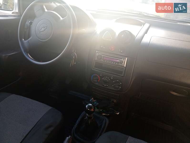 Седан Chevrolet Aveo 2006 в Киеве