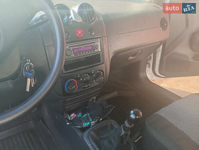 Седан Chevrolet Aveo 2006 в Киеве