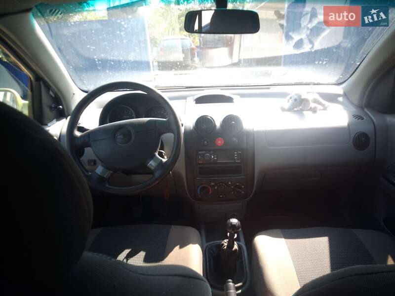 Седан Chevrolet Aveo 2005 в Чугуєві