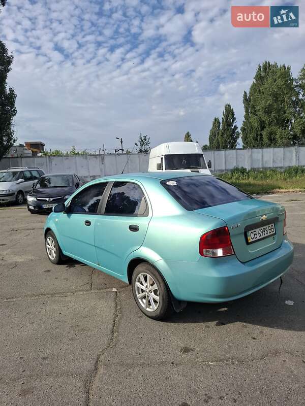 Седан Chevrolet Aveo 2005 в Киеве