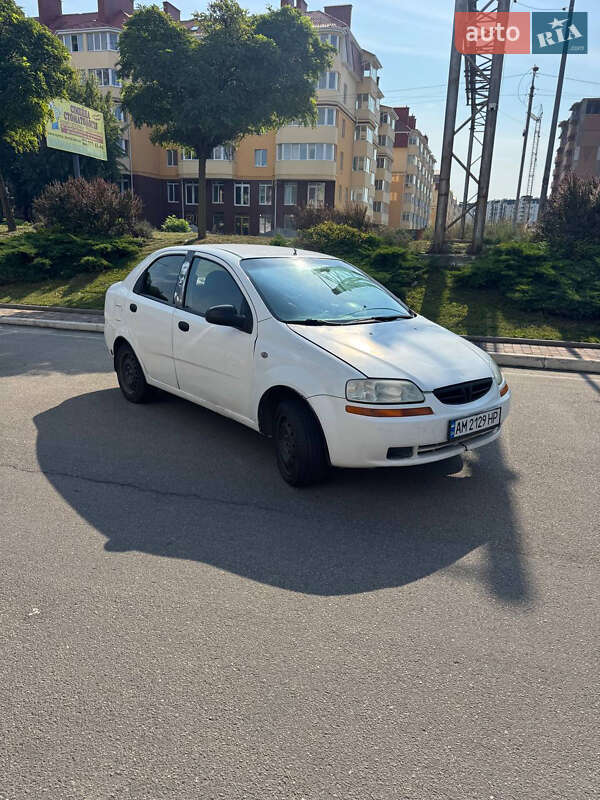 Седан Chevrolet Aveo 2005 в 