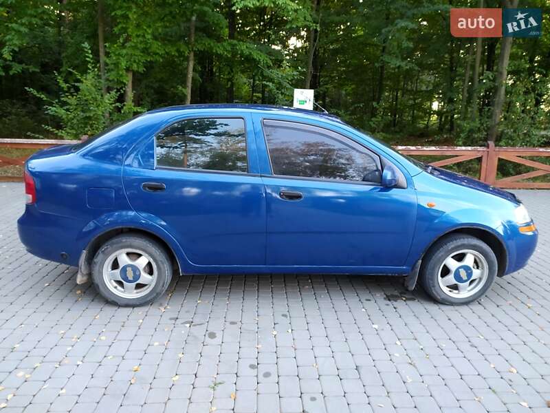 Седан Chevrolet Aveo 2004 в Лугинах