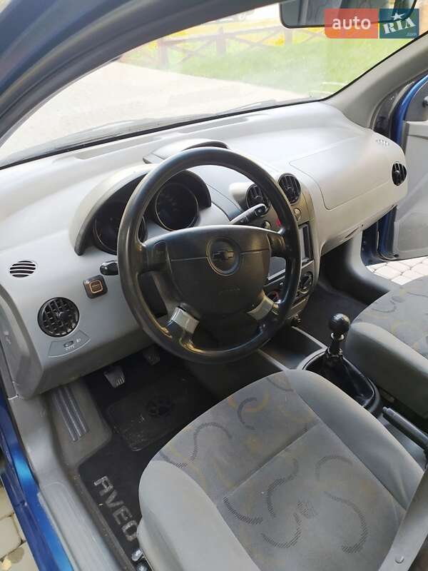 Седан Chevrolet Aveo 2004 в Лугинах
