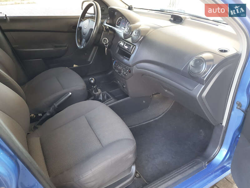 Седан Chevrolet Aveo 2006 в Кременчуге