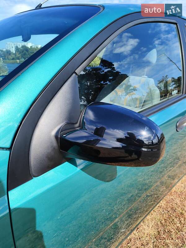 Хэтчбек Chevrolet Aveo 2004 в Киеве