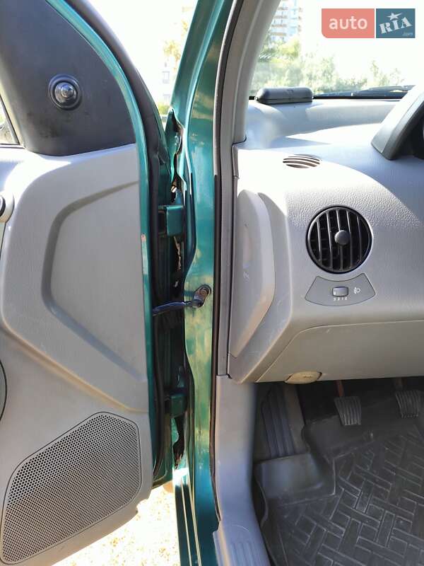 Хэтчбек Chevrolet Aveo 2004 в Киеве