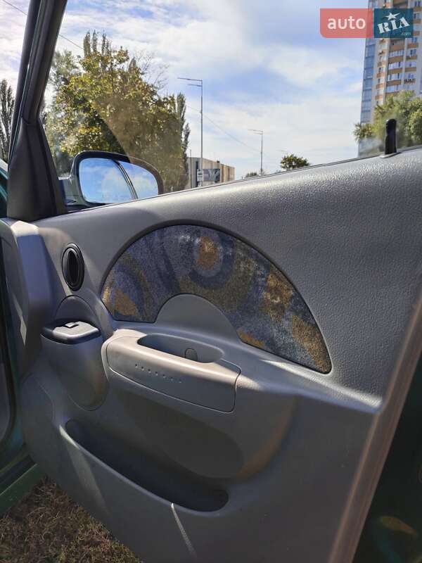 Хэтчбек Chevrolet Aveo 2004 в Киеве