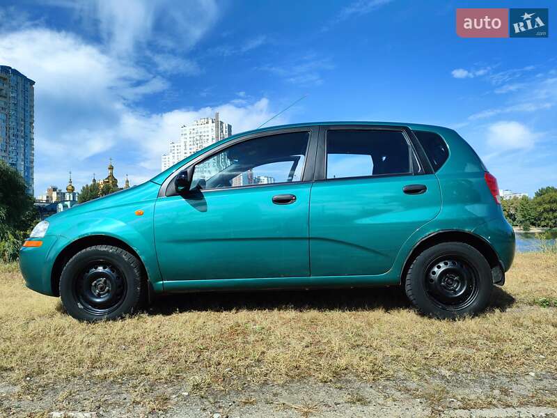 Хэтчбек Chevrolet Aveo 2004 в Киеве