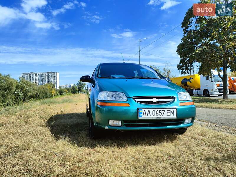 Хэтчбек Chevrolet Aveo 2004 в Киеве
