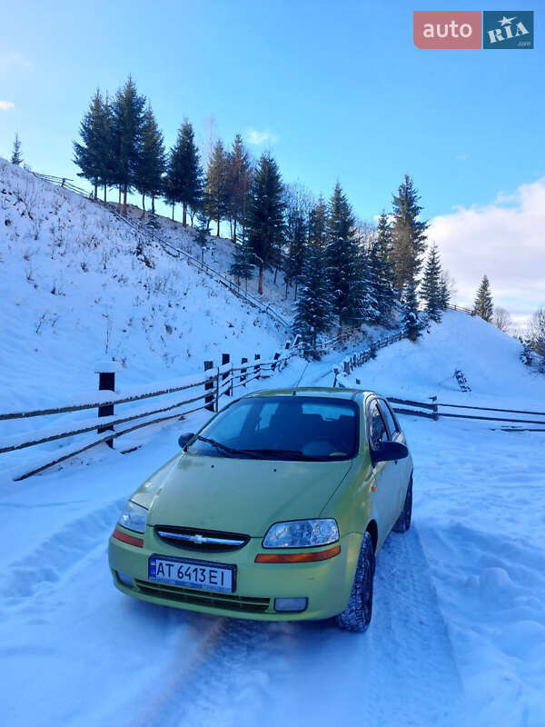 Хэтчбек Chevrolet Aveo 2005 в 