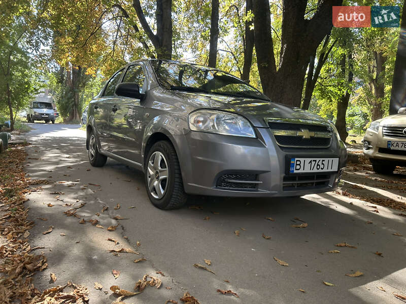 Седан Chevrolet Aveo 2011 в Полтаве