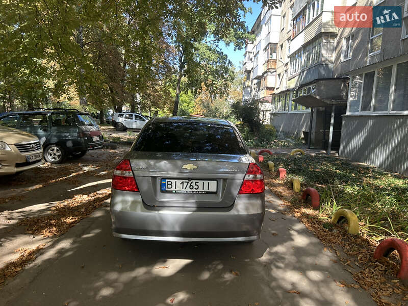 Седан Chevrolet Aveo 2011 в Полтаве
