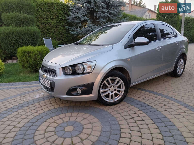 Седан Chevrolet Aveo 2012 в Львові