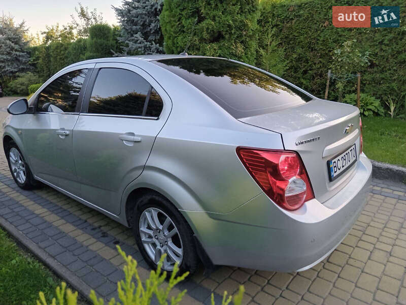 Седан Chevrolet Aveo 2012 в Львові