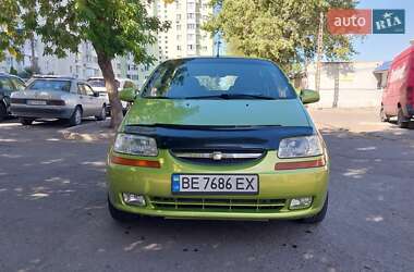 Хэтчбек Chevrolet Aveo 2005 в 