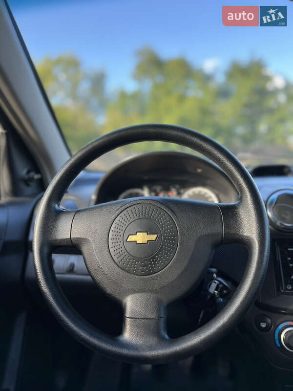 Седан Chevrolet Aveo 2011 в Киеве