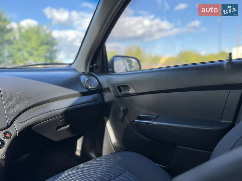 Седан Chevrolet Aveo 2011 в Киеве