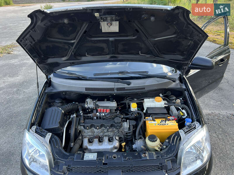 Седан Chevrolet Aveo 2011 в Киеве