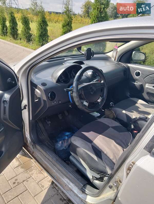 Седан Chevrolet Aveo 2005 в Ровно