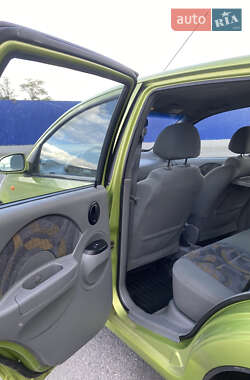 Хэтчбек Chevrolet Aveo 2005 в 