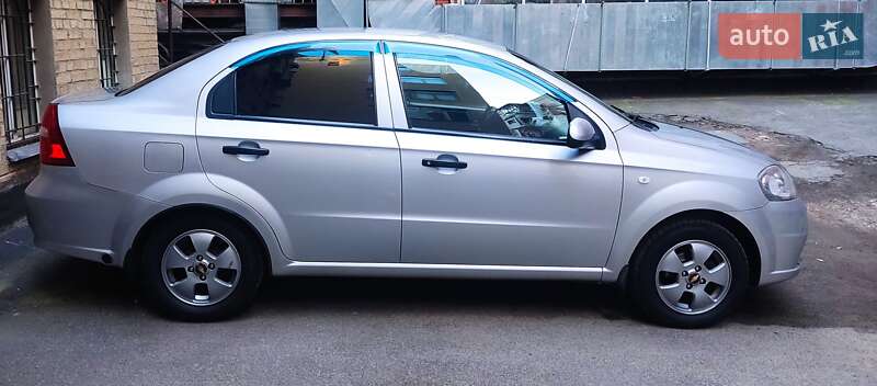 Седан Chevrolet Aveo 2011 в Киеве