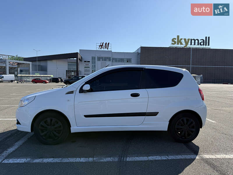 Хэтчбек Chevrolet Aveo 2011 в Киеве