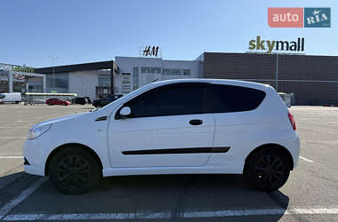 Хэтчбек Chevrolet Aveo 2011 в 