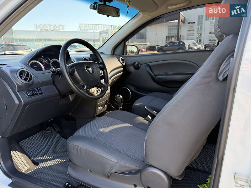 Хэтчбек Chevrolet Aveo 2011 в Киеве